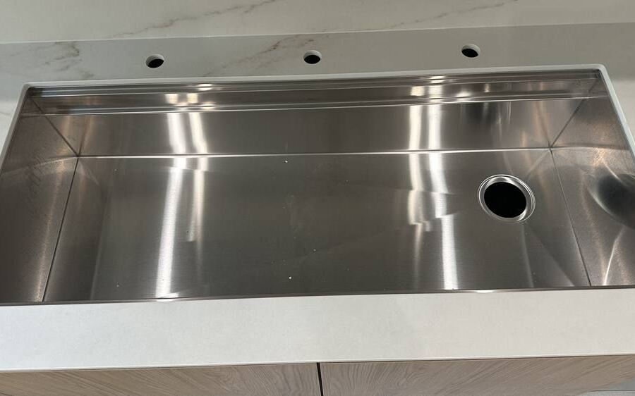 Inalco porcelain undermount sink detail